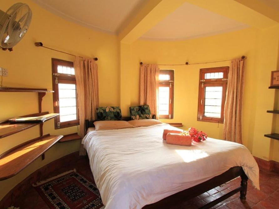 Castle Hotel Pokhara Exterior foto